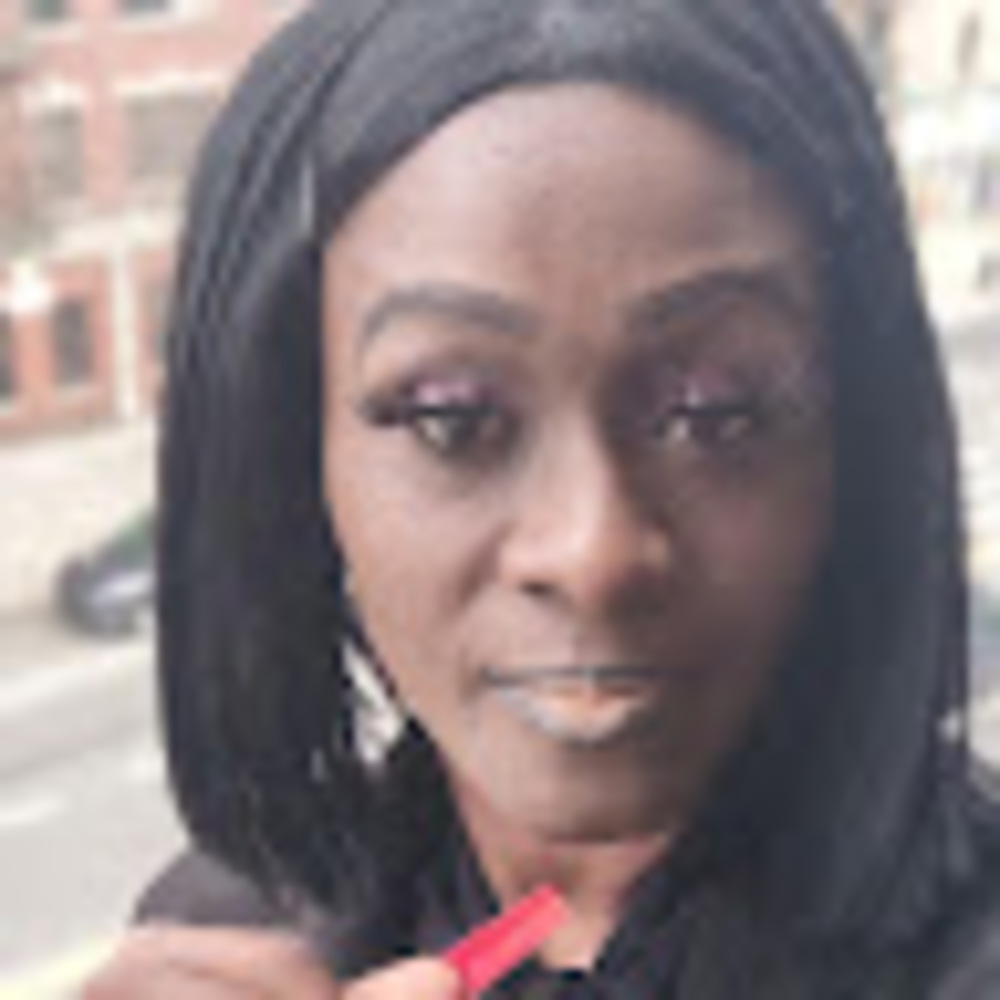 Meet your Posher, Leila